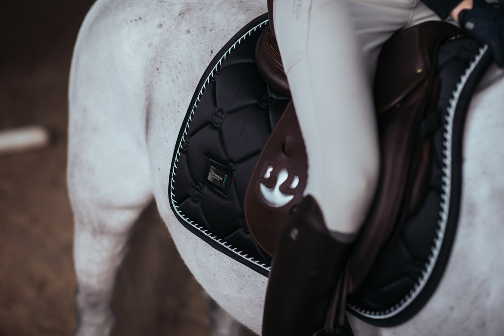 Tapis de selle Black Edition - Equestrian Stockholm