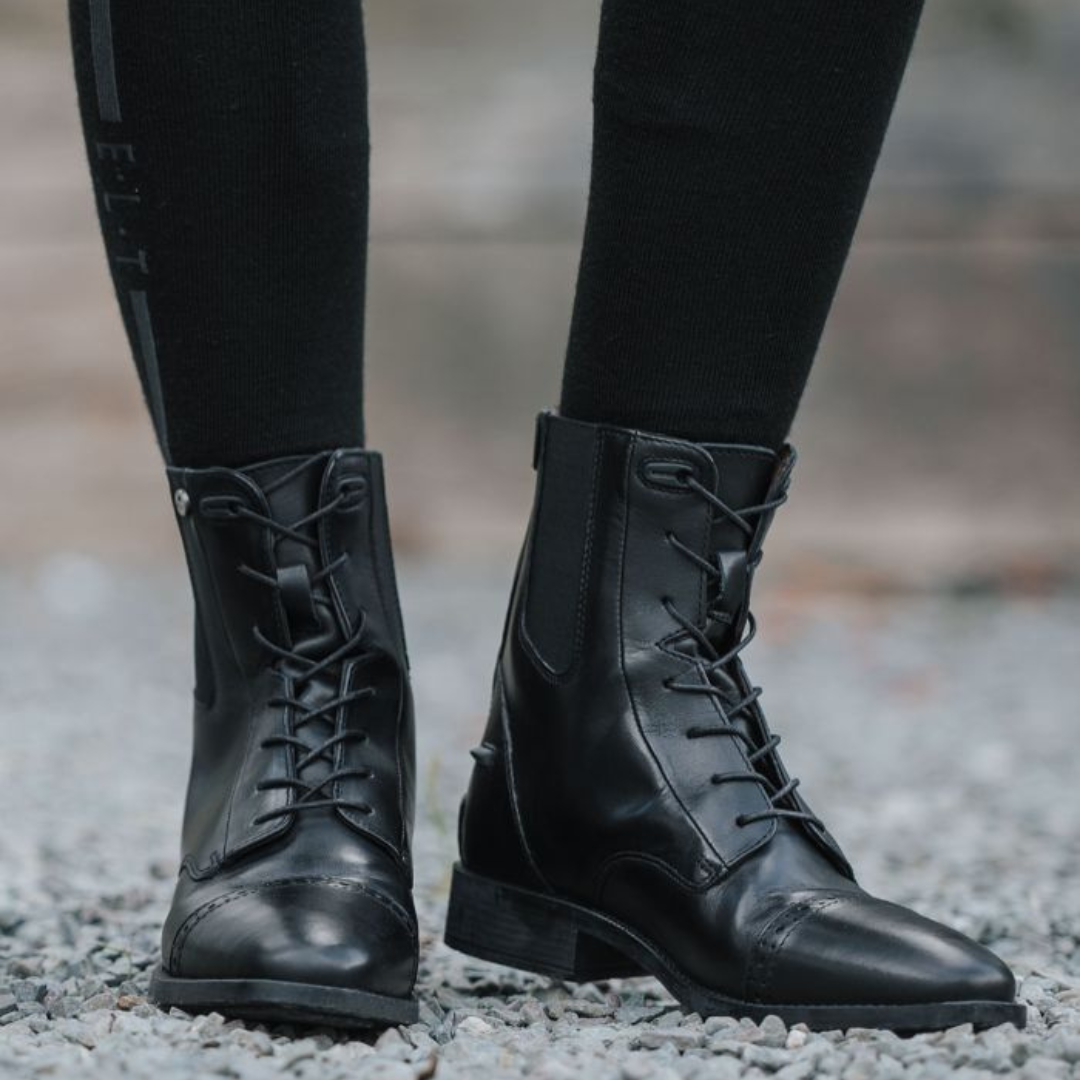 pony equitation boots. EquiFit black pony boots. Fit a medium and large pony equitation boots. EquiFit black pony boots. Fit a medium and large