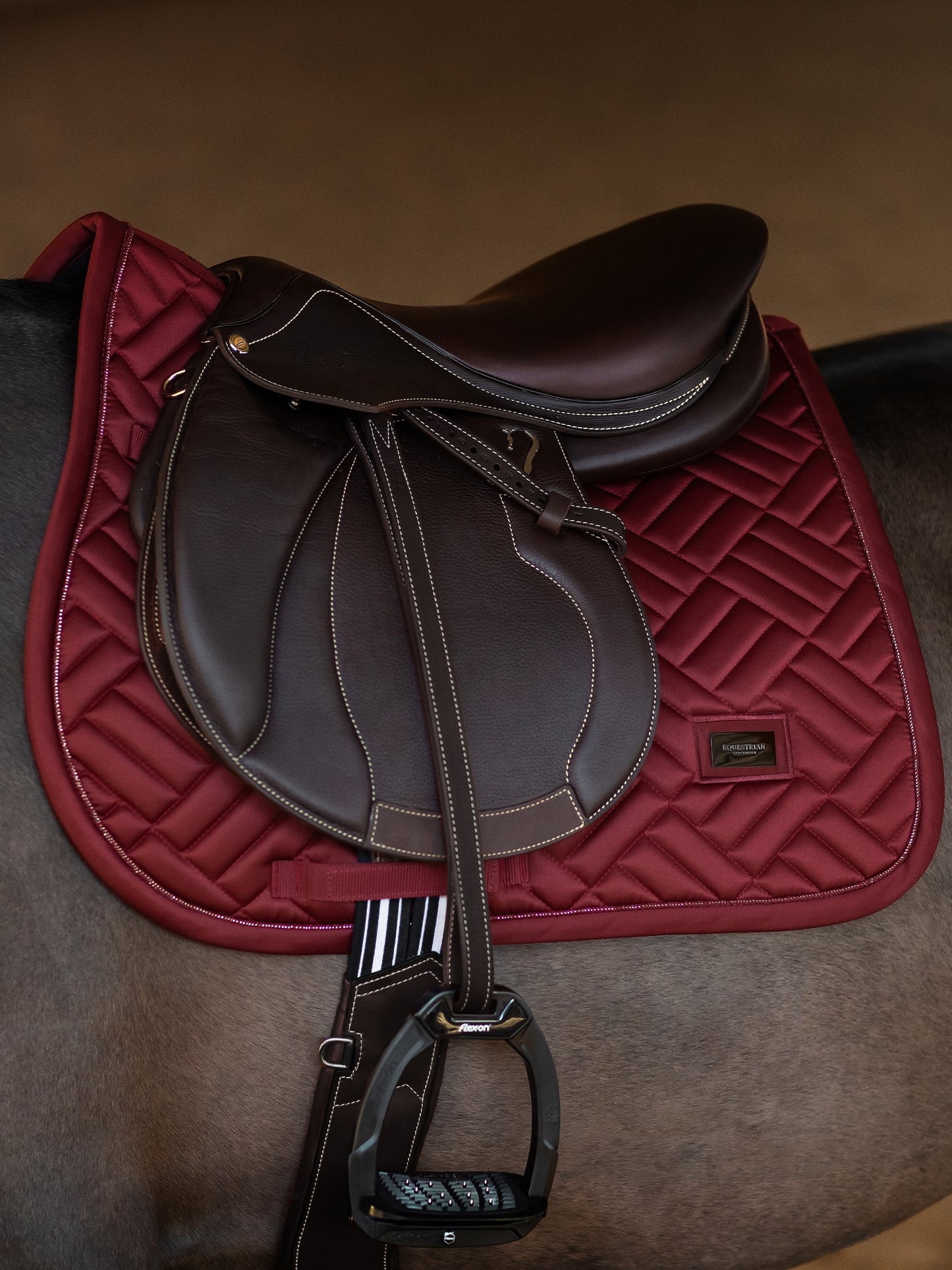 Tapis de selle Modern Bordeaux - Equestrian Stockholm