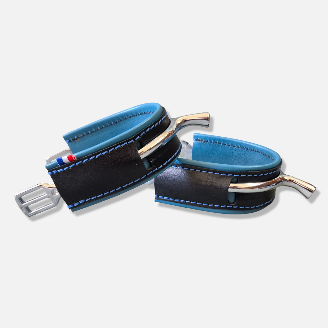 Protèges éperons noir et bleu - Caliway