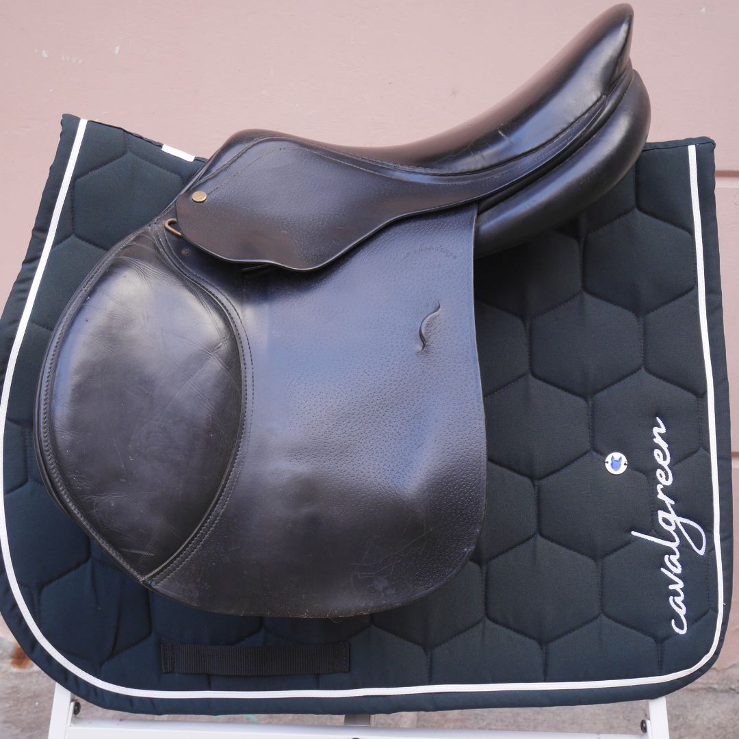Selle cuir mixte Auxonne Treadstone et tapis CSO - Sport & Plein air Selle cuir mixte Auxonne Treadstone et tapis CSO - Sport & Plein air
