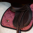 Tapis de selle Soft rouge - Equestrian Stockholm